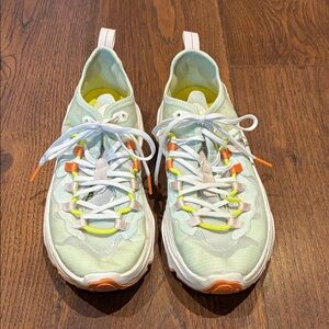 Sorel Kinetic Athletic Running Shoes - Light Green and White